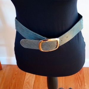 New York & Company Women's (Elasticized )Belt, Size: S/M,Gray NWT,Silver buckle